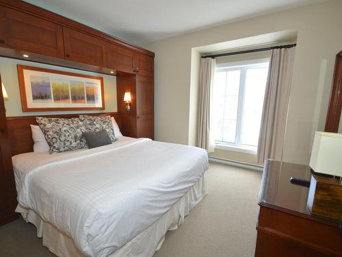 Master bedroom - 302-6385 Mtée Ryan, Mont-Tremblant, QC - Indoor Photo Showing Bedroom