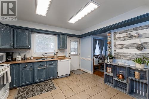 7655 St Patrick Avenue, Prince George, BC - Indoor Photo Showing Kitchen With Double Sink