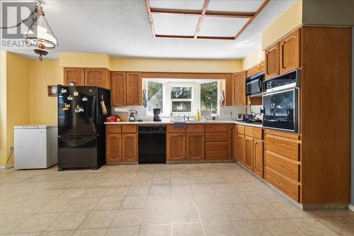 334 Robson Street, Clearwater, BC - Indoor Photo Showing Kitchen