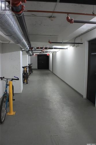 405 157 2Nd Avenue, Saskatoon, SK - Indoor Photo Showing Garage