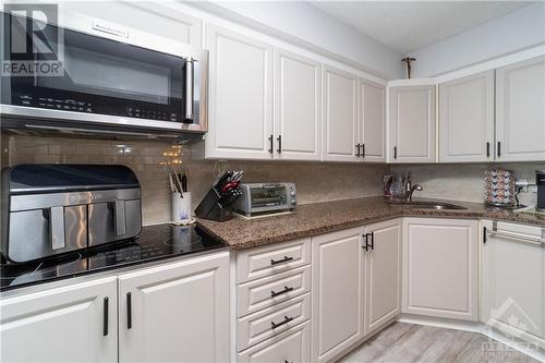 158B Mcarthur Avenue Unit#407, Ottawa, ON - Indoor Photo Showing Kitchen