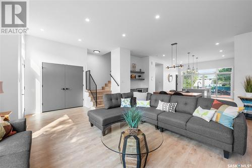 102 Fairchild Avenue, Regina Beach, SK - Indoor Photo Showing Living Room