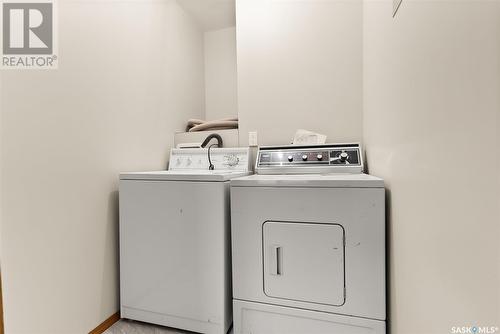 2520 Pasqua Street, Regina, SK - Indoor Photo Showing Laundry Room