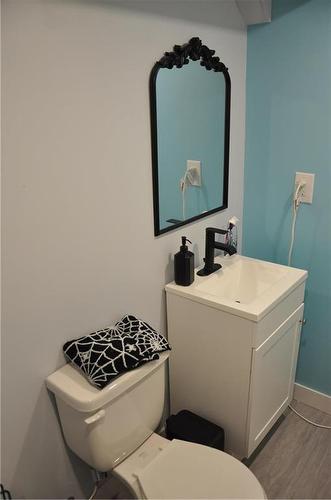12 1 St Street S, Niverville, MB - Indoor Photo Showing Bathroom