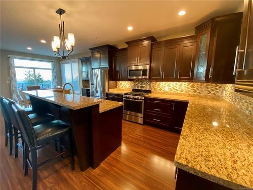 3702 Glen Oaks Dr, Nanaimo, BC - Indoor Photo Showing Kitchen With Upgraded Kitchen