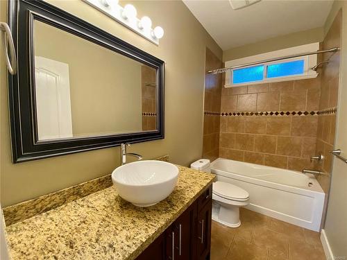 3702 Glen Oaks Dr, Nanaimo, BC - Indoor Photo Showing Bathroom