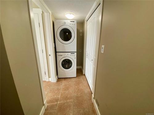 3702 Glen Oaks Dr, Nanaimo, BC - Indoor Photo Showing Laundry Room