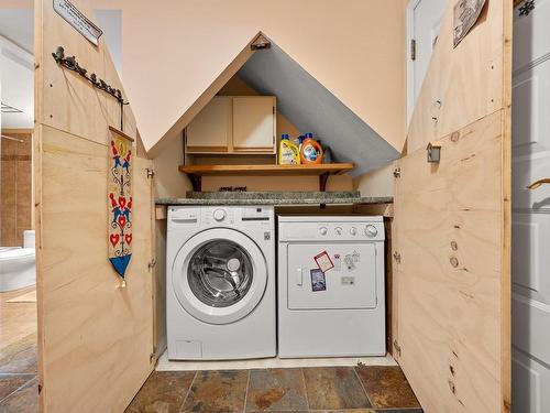 3-687 Castle Crag Cres, Courtenay, BC - Indoor Photo Showing Laundry Room