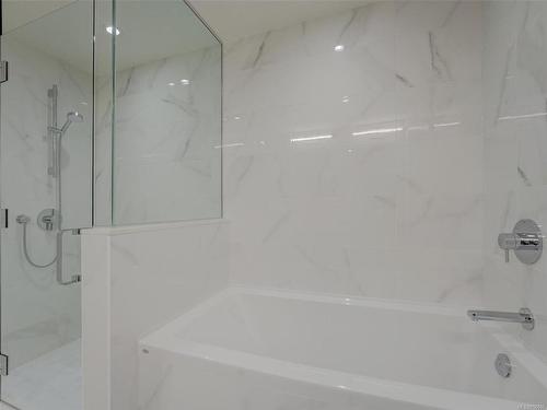 405-550 Michigan St, Victoria, BC - Indoor Photo Showing Bathroom
