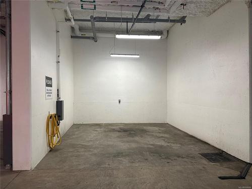 405-550 Michigan St, Victoria, BC - Indoor Photo Showing Garage