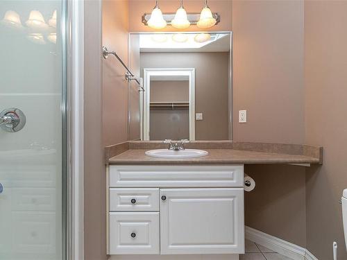 24-3101 Herons Way, Duncan, BC - Indoor Photo Showing Bathroom