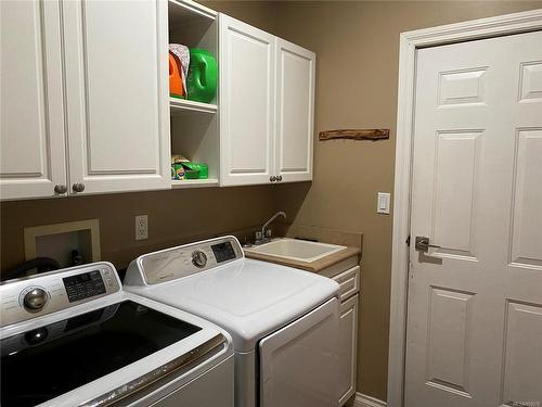 6185 Hunt St, Port Hardy, BC - Indoor Photo Showing Laundry Room