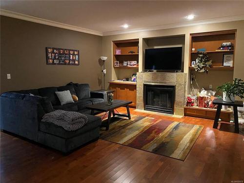 6185 Hunt St, Port Hardy, BC - Indoor Photo Showing Living Room With Fireplace