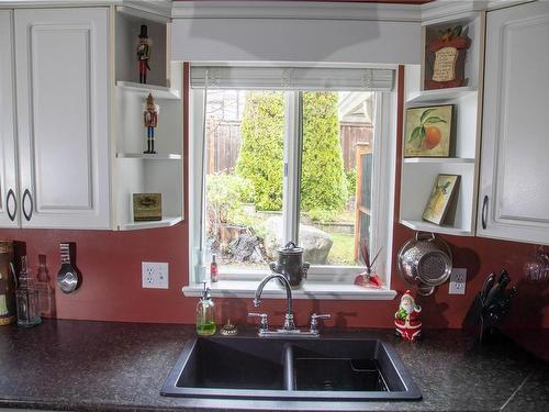 23-772 Robron Rd, Campbell River, BC - Indoor Photo Showing Kitchen With Double Sink