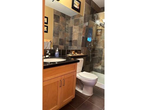 1747 5Th Avenue, Invermere, BC - Indoor Photo Showing Bathroom