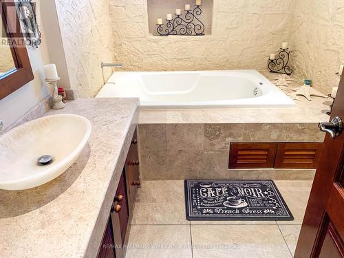 303A Hacienda Escondida, Mexico, ON - Indoor Photo Showing Bathroom