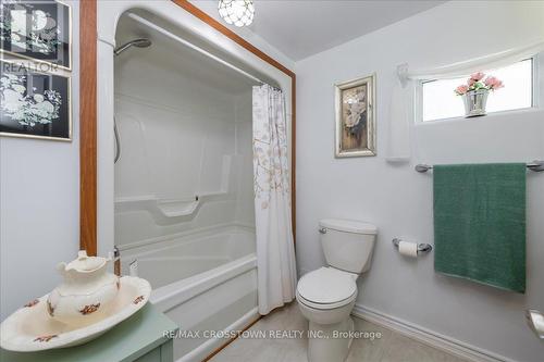 23 Recreation Dr, Innisfil, ON - Indoor Photo Showing Bathroom