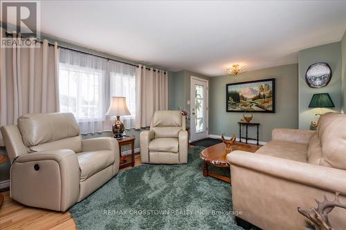 23 Recreation Dr, Innisfil, ON - Indoor Photo Showing Living Room