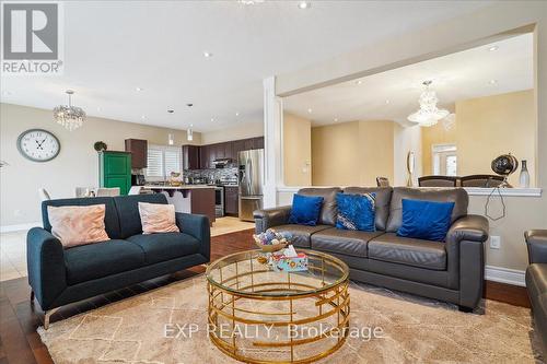125 Lampman Dr, Grimsby, ON - Indoor Photo Showing Living Room