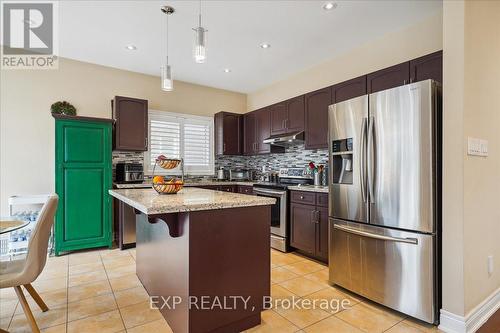 125 Lampman Dr, Grimsby, ON - Indoor Photo Showing Kitchen With Upgraded Kitchen