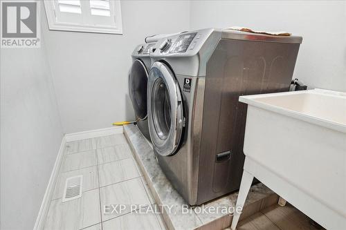 125 Lampman Dr, Grimsby, ON - Indoor Photo Showing Laundry Room