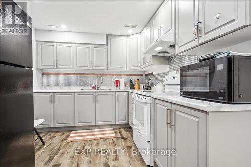 125 Lampman Dr, Grimsby, ON - Indoor Photo Showing Kitchen