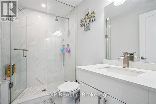 125 Lampman Drive, Grimsby, ON - Indoor Photo Showing Bathroom