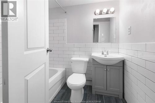 591 Wellington Avenue, Windsor, ON - Indoor Photo Showing Bathroom