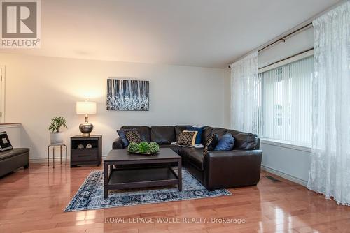 421 Franklin St N, Kitchener, ON - Indoor Photo Showing Living Room