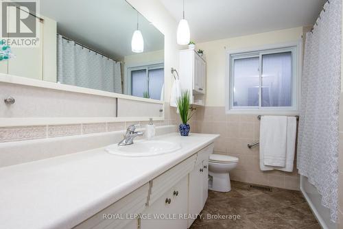 421 Franklin St N, Kitchener, ON - Indoor Photo Showing Bathroom