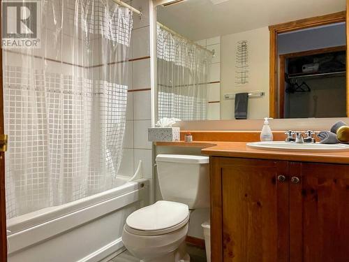 300 Strayhorse Road Unit# 201/202, Apex Mountain, BC - Indoor Photo Showing Bathroom