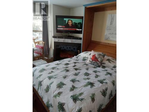 300 Strayhorse Road Unit# 201/202, Apex Mountain, BC - Indoor Photo Showing Bedroom