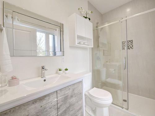 Salle de bains attenante Ã  la CCP - 1180 Rue De Montpellier, Laval (Duvernay), QC - Indoor Photo Showing Bathroom