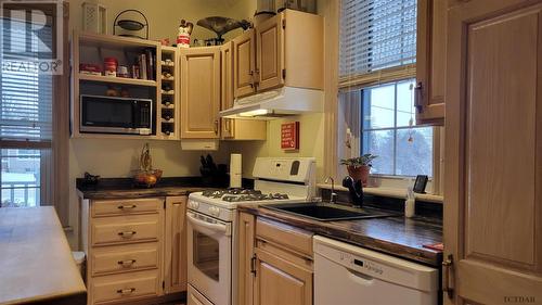 112 May St, Temiskaming Shores, ON - Indoor Photo Showing Kitchen