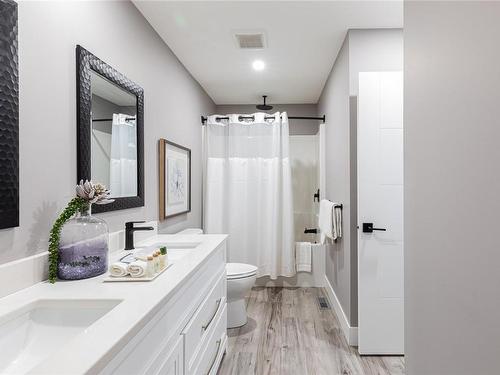 3-1175 Resort Dr, Parksville, BC - Indoor Photo Showing Bathroom
