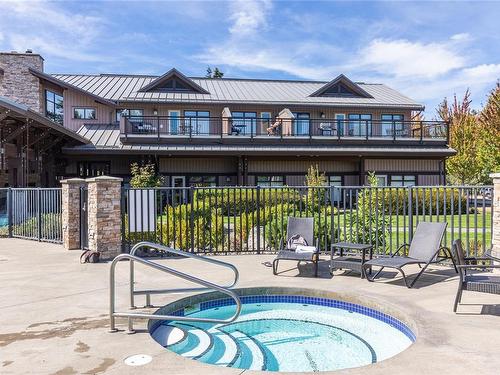 3-1175 Resort Dr, Parksville, BC - Outdoor With In Ground Pool