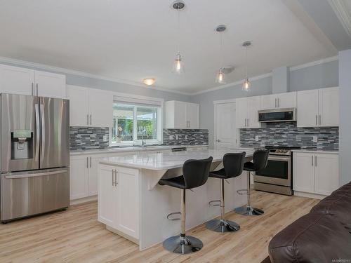 7444 Bell Rd, Port Alberni, BC - Indoor Photo Showing Kitchen With Stainless Steel Kitchen With Upgraded Kitchen