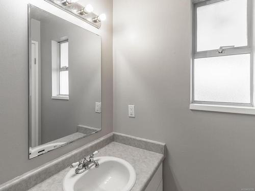 47 Princess St, Nanaimo, BC - Indoor Photo Showing Bathroom