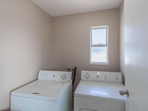 47 Princess St, Nanaimo, BC - Indoor Photo Showing Laundry Room