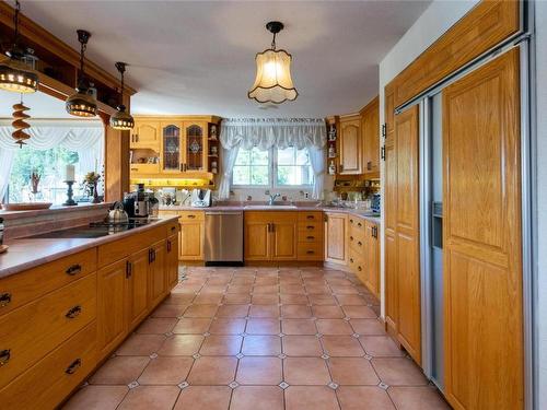 4111 Mikkelson Frontage Road, Tappen, BC - Indoor Photo Showing Kitchen