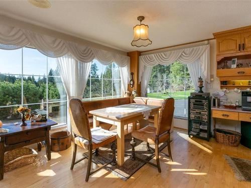 4111 Mikkelson Frontage Road, Tappen, BC - Indoor Photo Showing Dining Room
