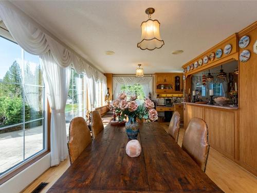 4111 Mikkelson Frontage Road, Tappen, BC - Indoor Photo Showing Dining Room