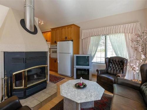 4111 Mikkelson Frontage Road, Tappen, BC - Indoor Photo Showing Living Room With Fireplace
