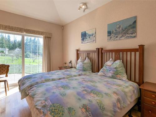 4111 Mikkelson Frontage Road, Tappen, BC - Indoor Photo Showing Bedroom