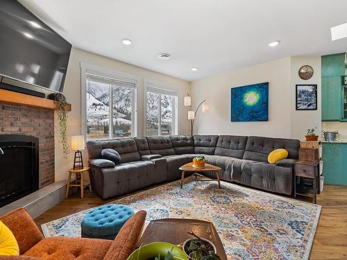 101 7Th Avenue, Keremeos, BC - Indoor Photo Showing Living Room With Fireplace