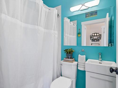 101 7Th Avenue, Keremeos, BC - Indoor Photo Showing Bathroom