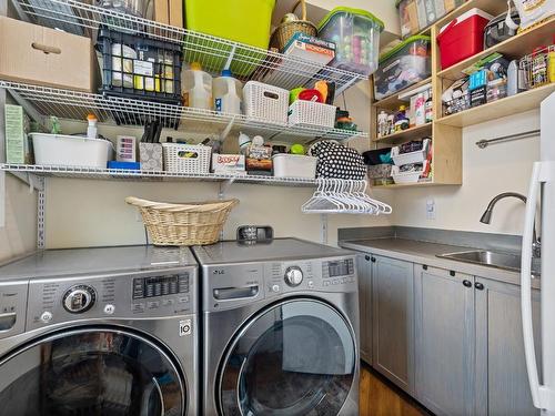 101 7Th Avenue, Keremeos, BC - Indoor Photo Showing Laundry Room