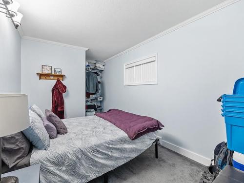 101 7Th Avenue, Keremeos, BC - Indoor Photo Showing Bedroom