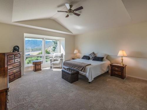 2631 Forsyth Drive, Penticton, BC - Indoor Photo Showing Bedroom