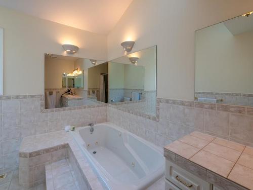 2631 Forsyth Drive, Penticton, BC - Indoor Photo Showing Bathroom